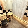 Photo 4: bathroom