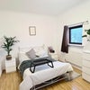 Photo 4: Bedroom