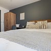 Photo 2: Room 4