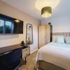 Photo 6: Room 1