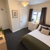 Photo 4: Ensuite room