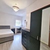 Photo 2: Room 5 En Suite