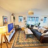 Photo 4: Lounge area
