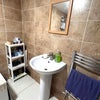 Photo 8: Bathroom / Wash basin / Mirror