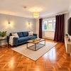 Photo 6: Living room 