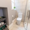 Photo 3: Large spacious ensuite 