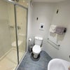 Photo 3: En suite