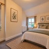 Photo 10: Room 4