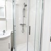 Photo 5: Ensuite