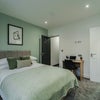 Photo 4: Room 6 - En-suite