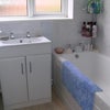 Photo 2: bathroom/seperate wc