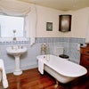 Photo 2: bathroom seperate shower