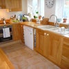 Photo 2: Kitchen