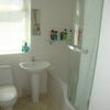 Photo 3: bathroom with thermostatic bar shower 