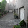 Photo 2: courtyard (no parking with this flat though)
