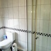 Photo 4: shower room