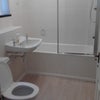 Photo 4: bathroom