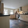 Photo 5: kitchen