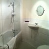 Photo 4: bathroom to let