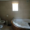 Photo 4: 5 piece bathroom with Jacuzzi