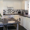 Photo 5: kitchen