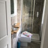 Photo 2: bathroom en-suite to big room 