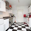 Photo 7: Kitchen