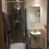 Photo 6: Short let - En suite - sorry for messiness XD