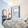 Photo 4: Double room with en suite (toilet and sink) 