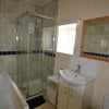 Photo 4: bathroom & shower cubicle