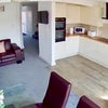 Photo 6: Lounge Area