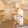 Photo 2: Kitchen