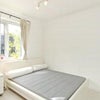 Photo 3: Clean, bright double room. E14