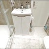 Photo 2: En suite bathroom 
