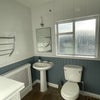 Photo 4: Main bathroom 