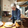 Photo 3: Cutting Christmas cake