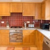 Photo 3: Spacious and fully equipped kitchen