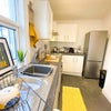 Photo 4: Kitchen