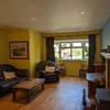 Photo 9: Spacious lounge