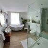 Photo 9: Main bathroom