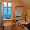 Photo 4: Spacious, cheerful bathroom 