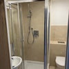 Photo 2: En suite 