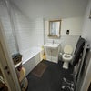 Photo 9: Main bathroom 