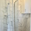 Photo 9: shower room