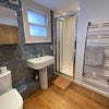 Photo 3: en suite bathroom