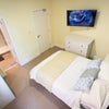 Photo 2: Double room with private en-suite and TV 