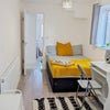 Photo 5: Room 2 - Ensuite