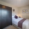 Photo 3: Room 4 (pic 1)