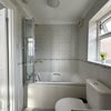 Photo 6: En suite