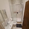 Photo 4: 2 shower rooms with WC